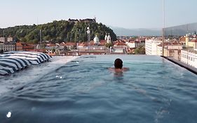 Neu Residences Smart Stay